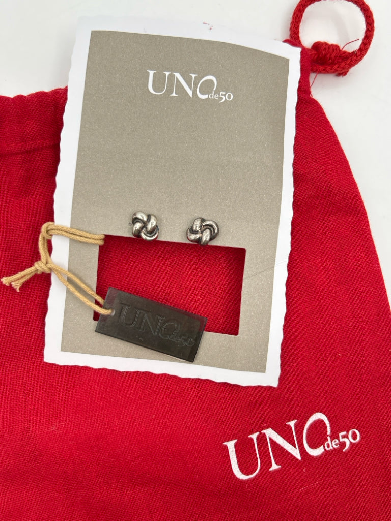 UNO DE 50 Silver Earrings