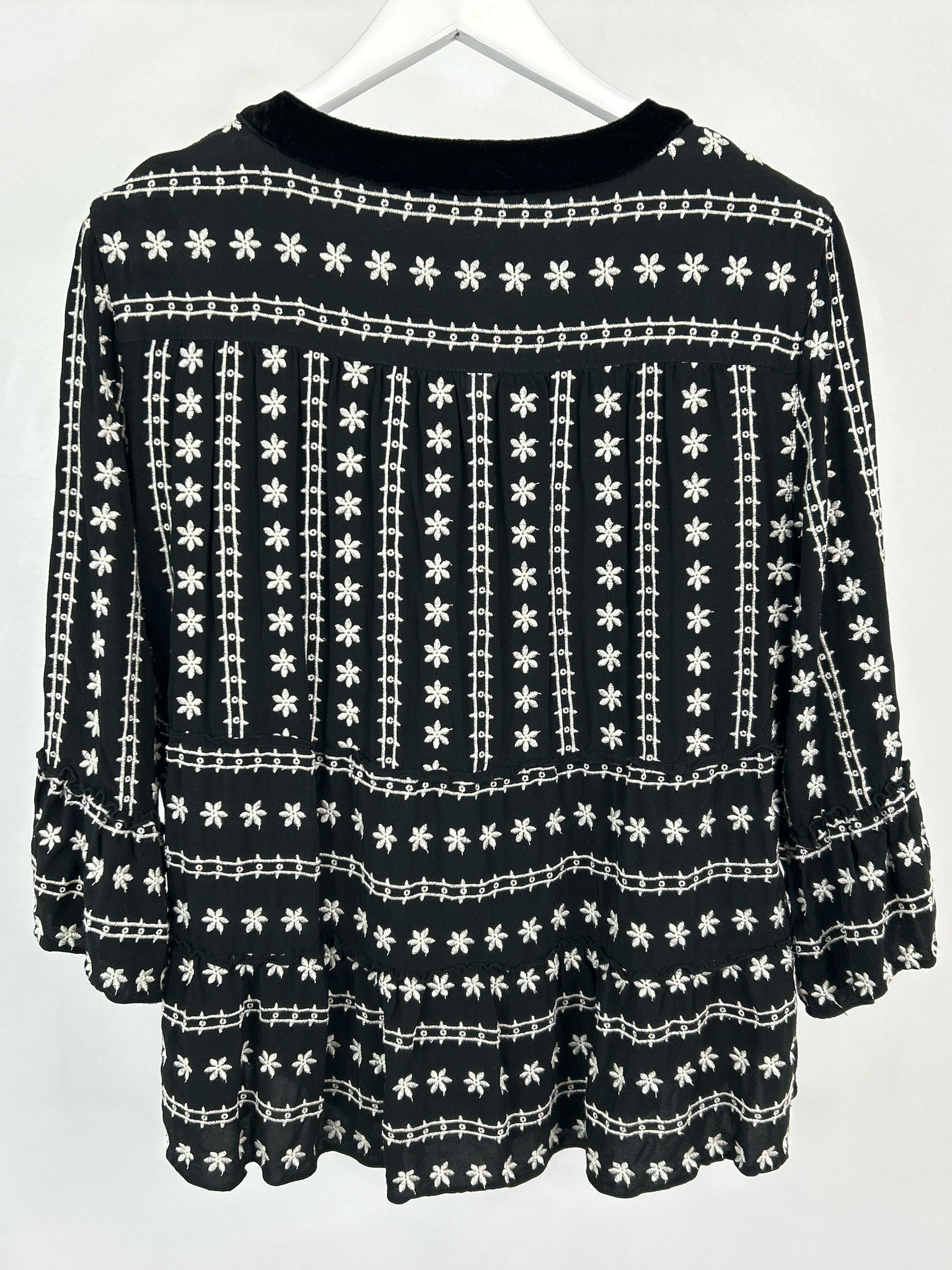 John Mark Size L Black & White Women Top