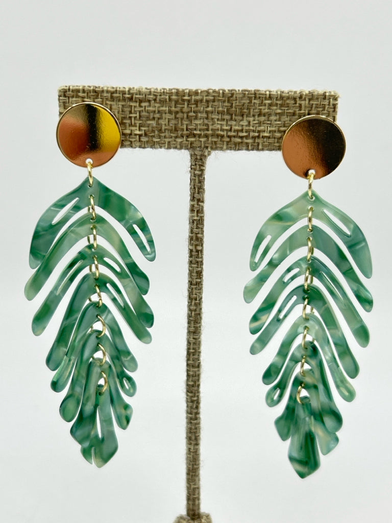 EYE CANDY Size One Size GOLD AND GREEN Earrings