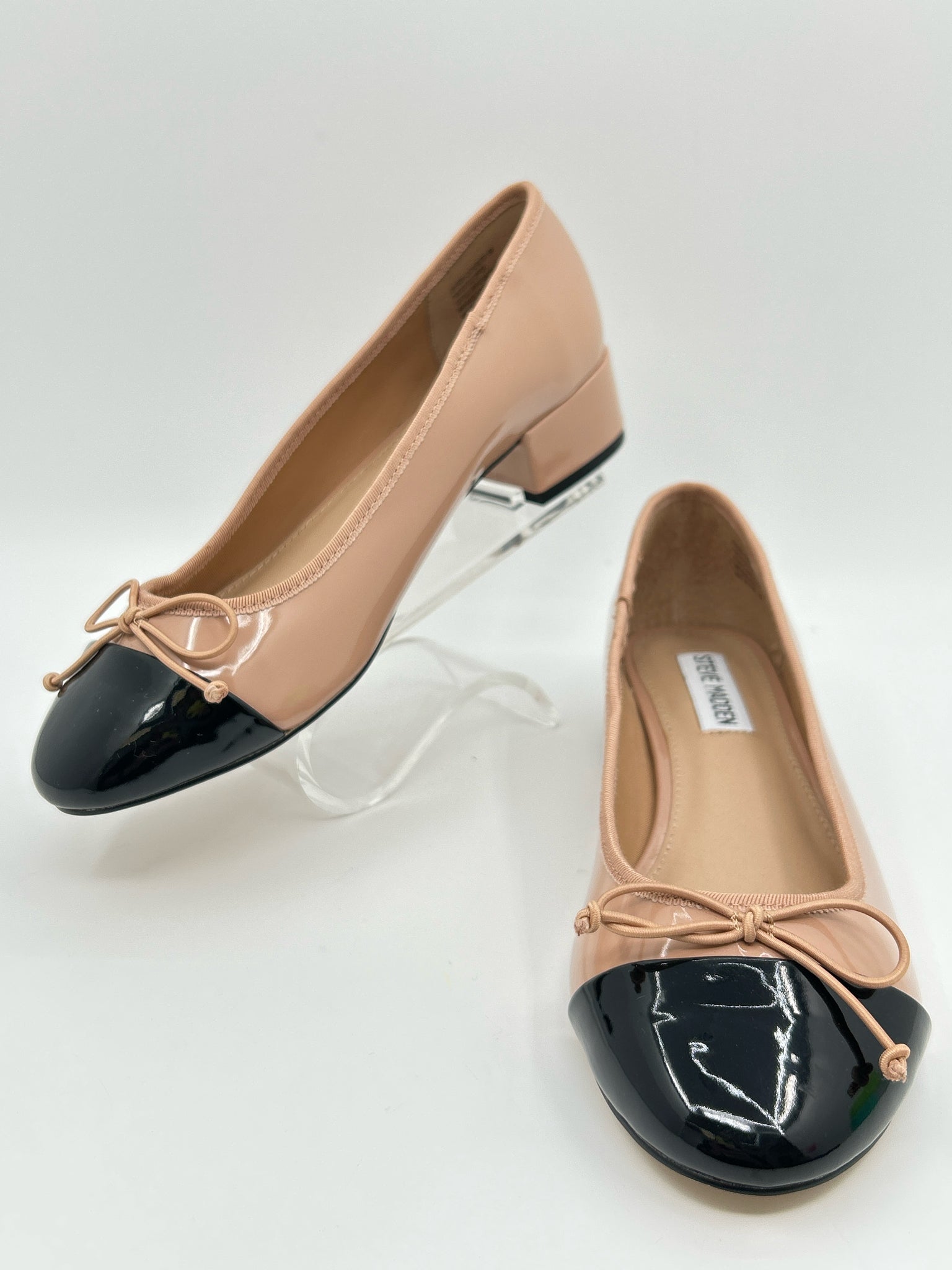 STEVE MADDEN Size 8M Beige & Black Women Pumps