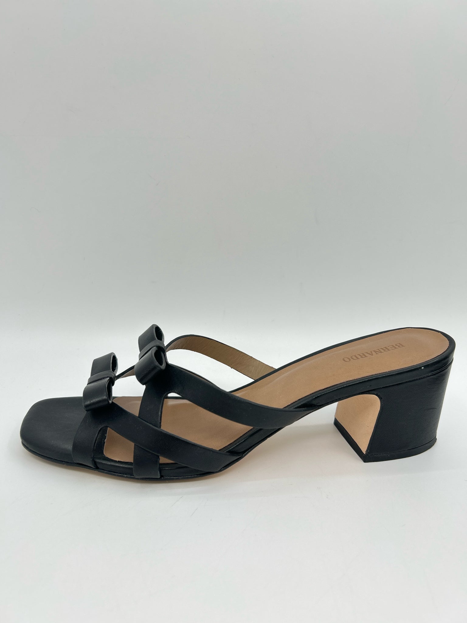 BERNARDO Size 8.5 Black Women Sandal