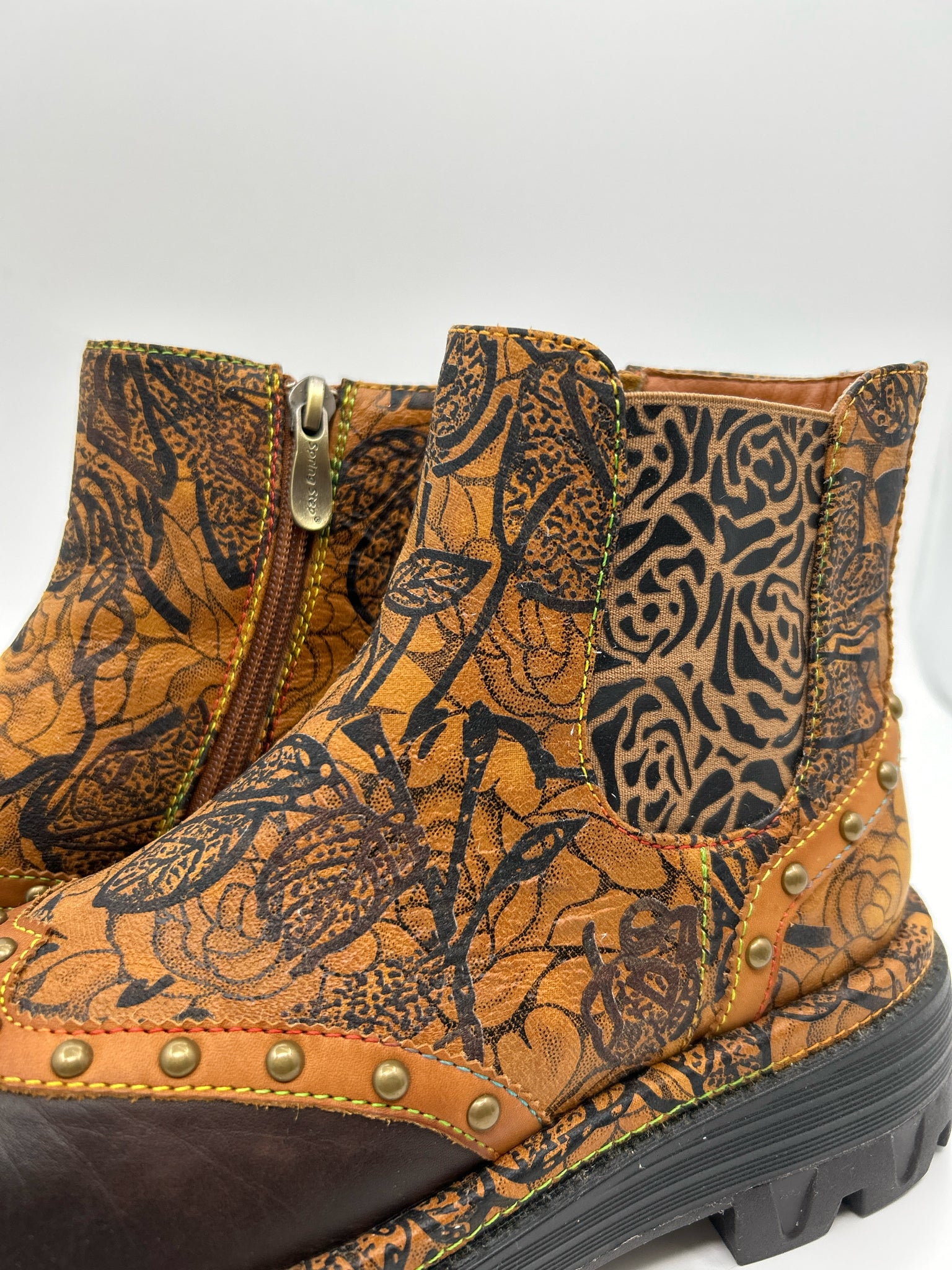 L'ARTISTE Size 38 tan & black Women Booties