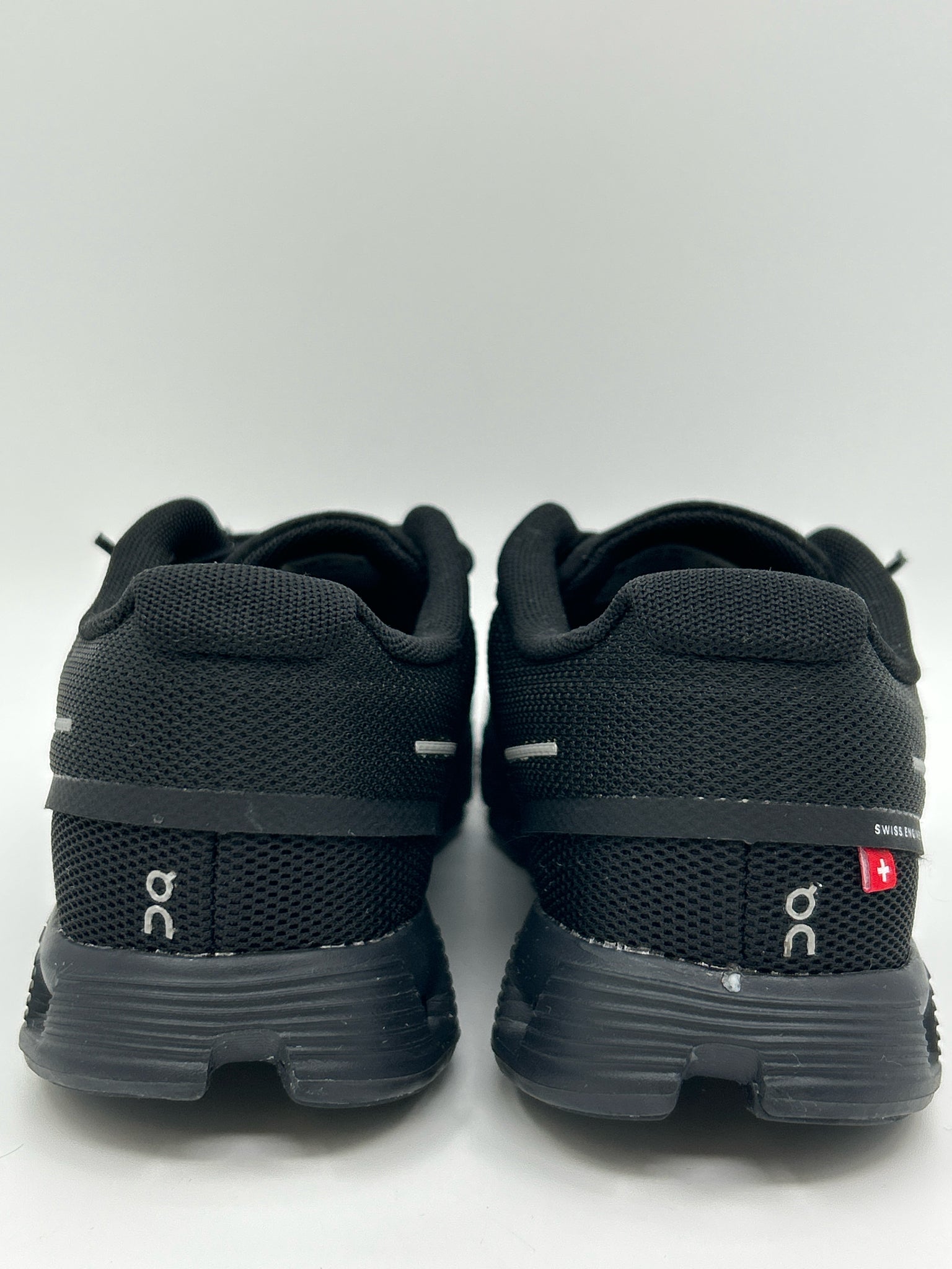 ON CLOUD Size 7W Black Women Sneakers