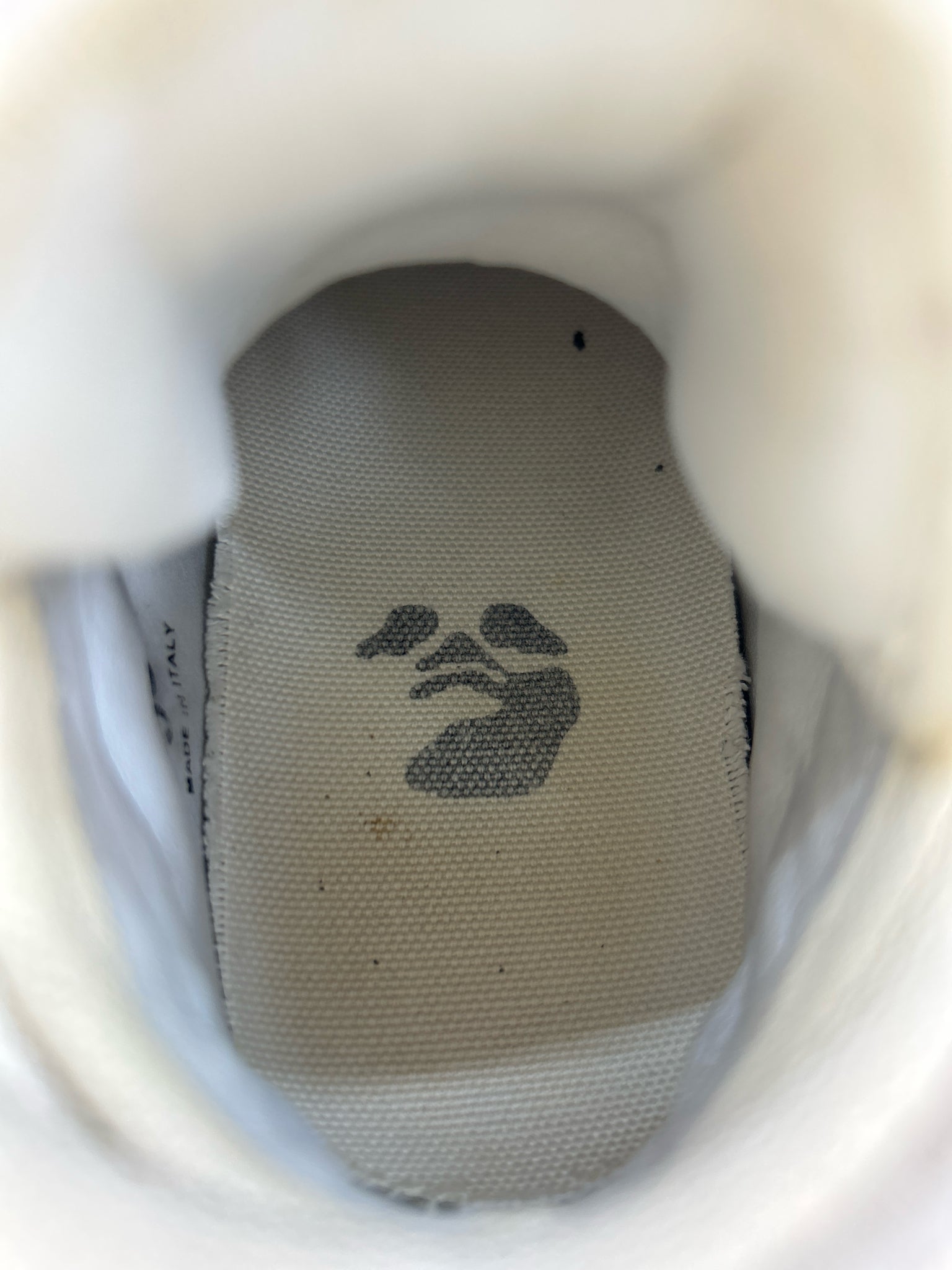 OFF-WHITE Size 36 White Print Women Sneakers