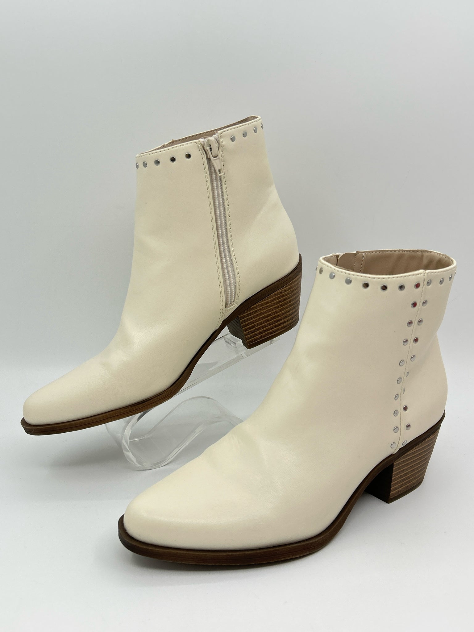 BP. Size 7.5M Cream Women Booties
