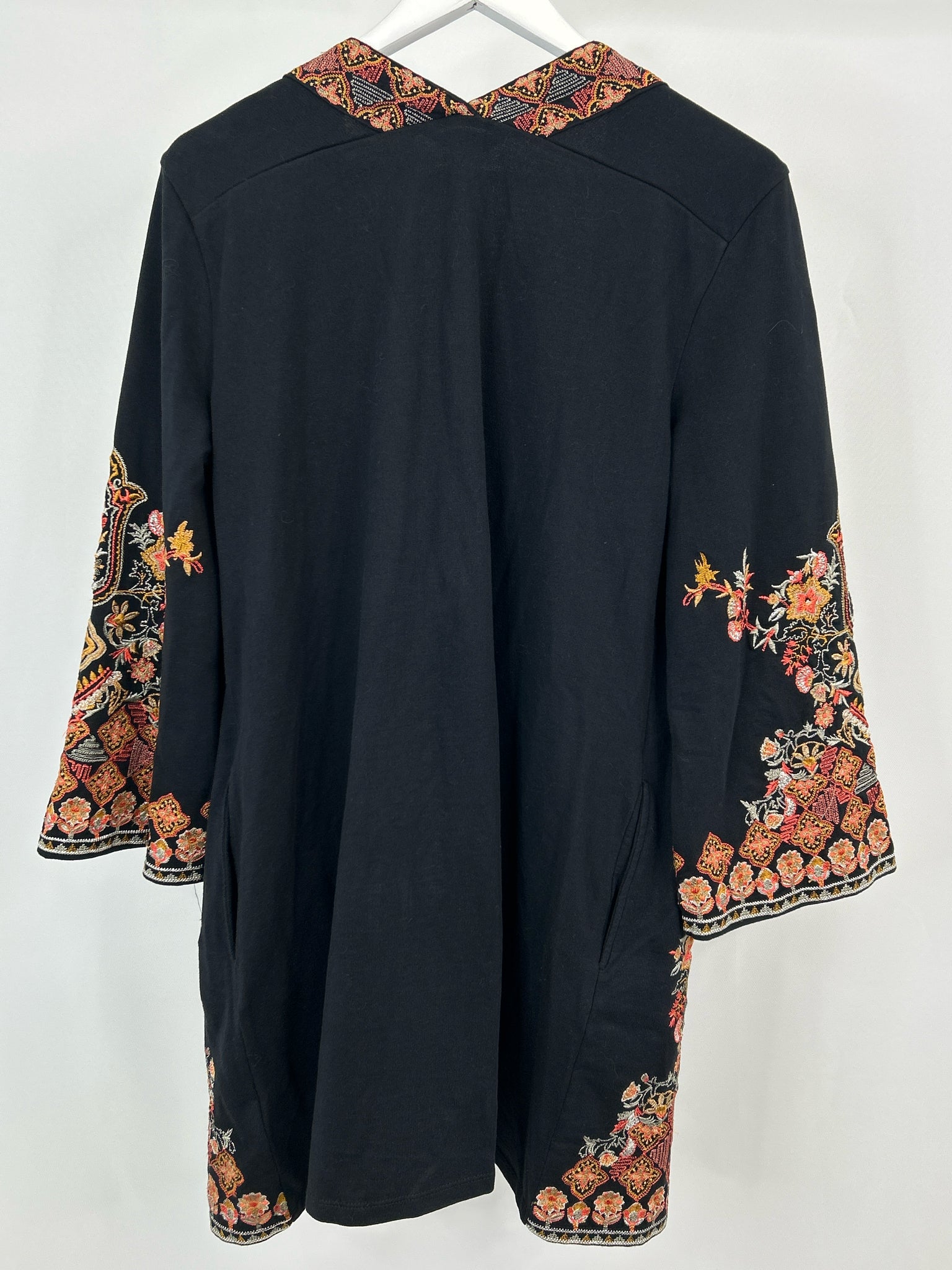 SOFT SURROUNDINGS Size M Black Women Kimono