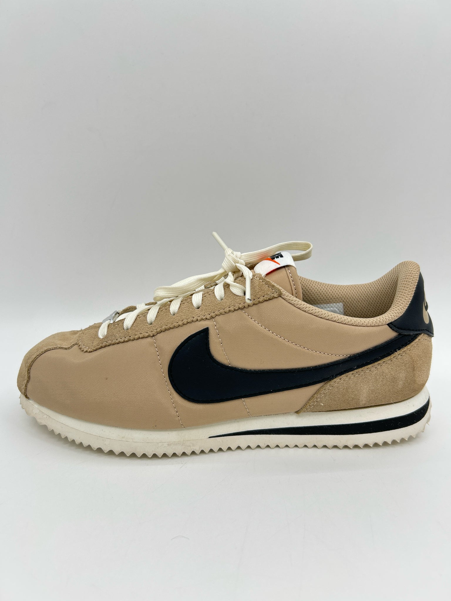 NIKE Size 8.5 BEIGE AND BLACK Women Sneakers