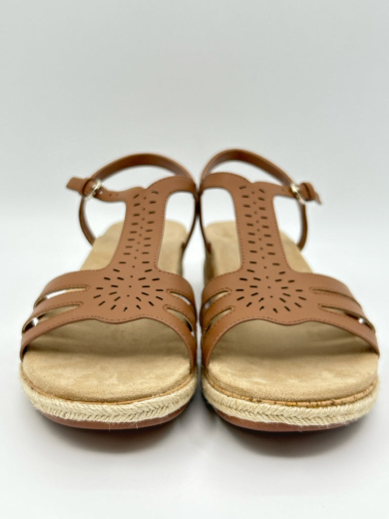 EASY STREET Size 9.5M Tan Women's Sandal