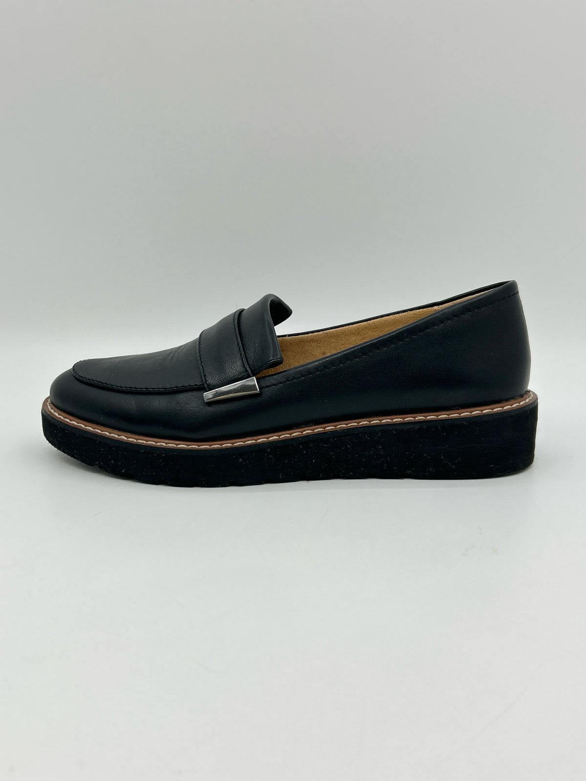 NATURALIZER Size 6.5M Black Women Loafer