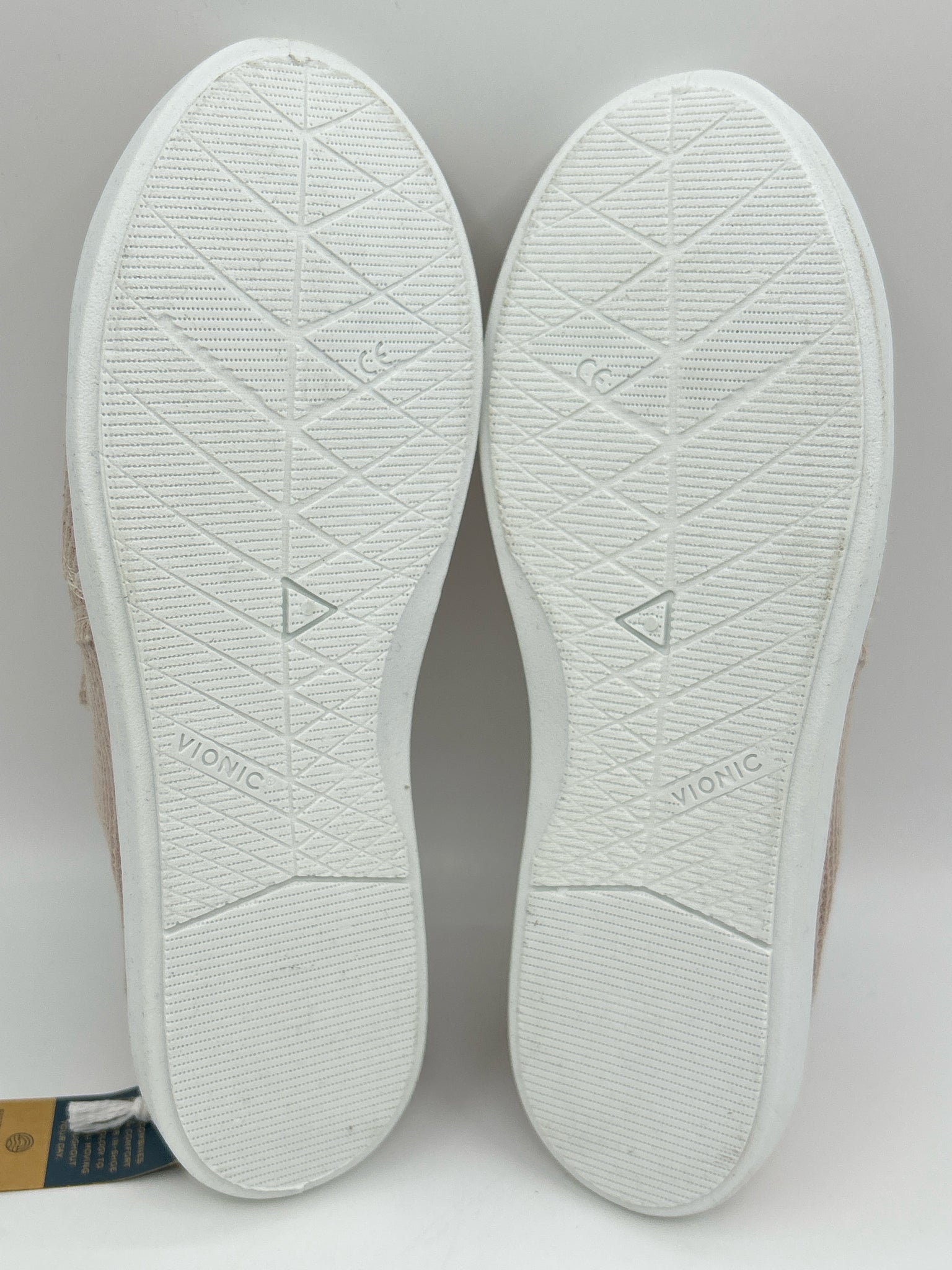 Vionic Beach Size 8.5 Cream Women Sneakers