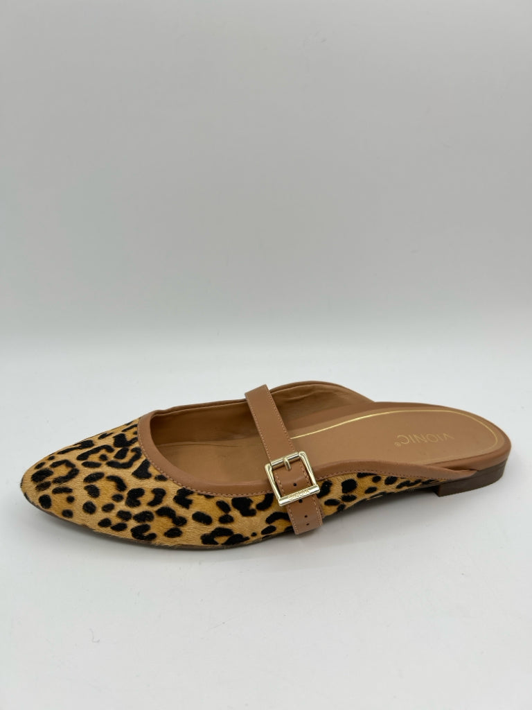 VIONIC Women Size 9 Animal Print Flats