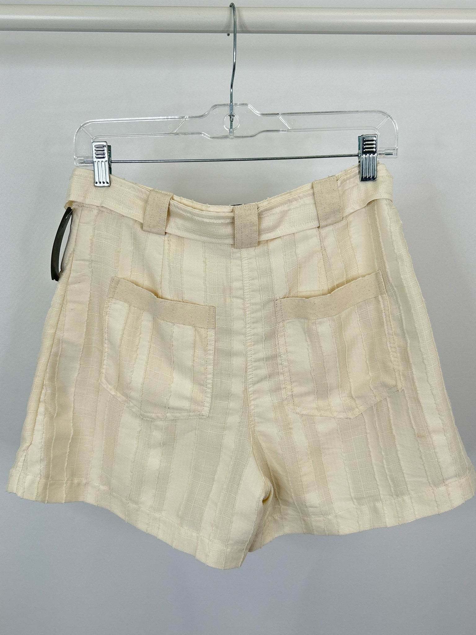 EN Saison Size M Cream Women Shorts
