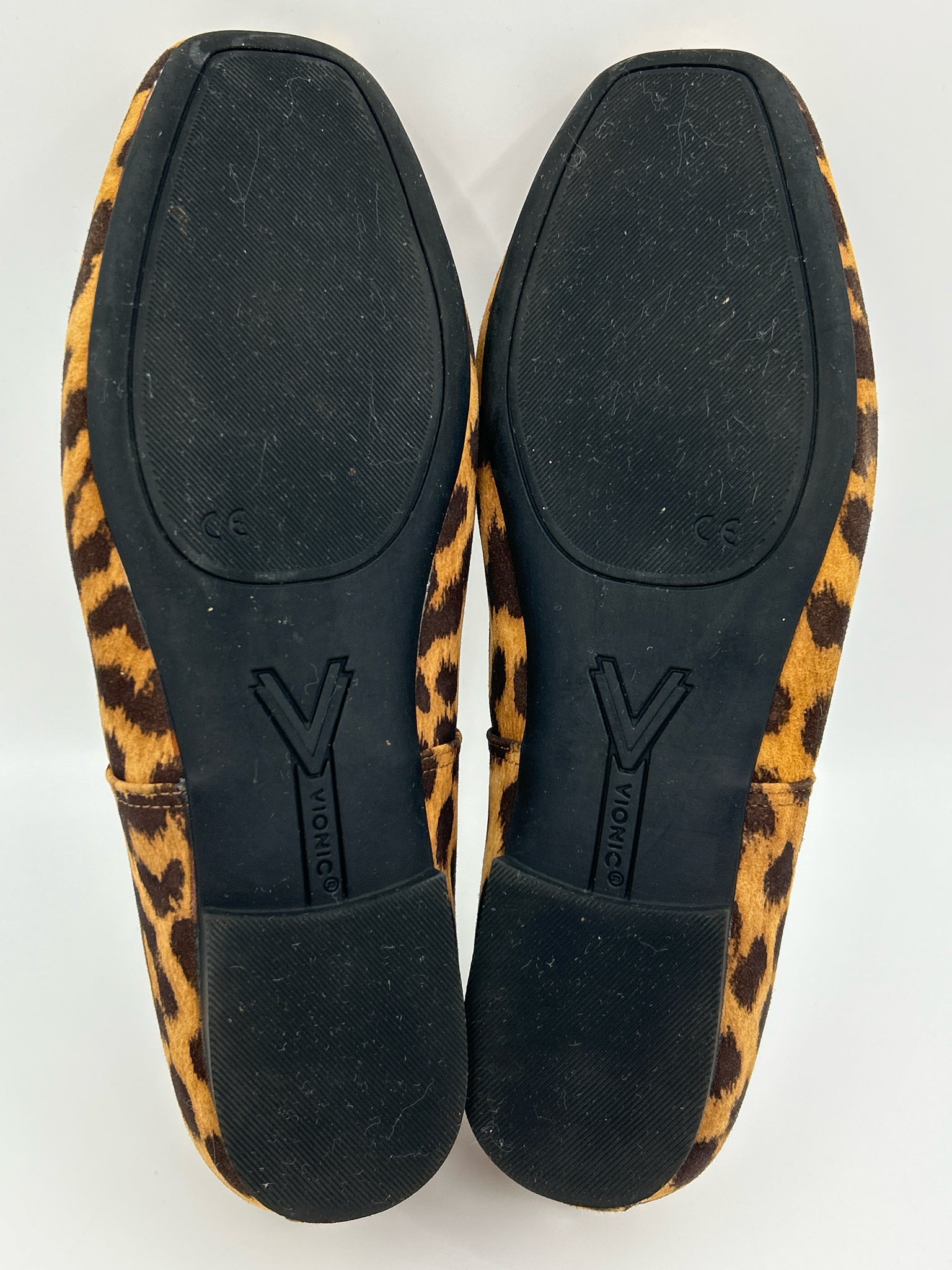 VIONIC Size 8 Animal Print Women Flats