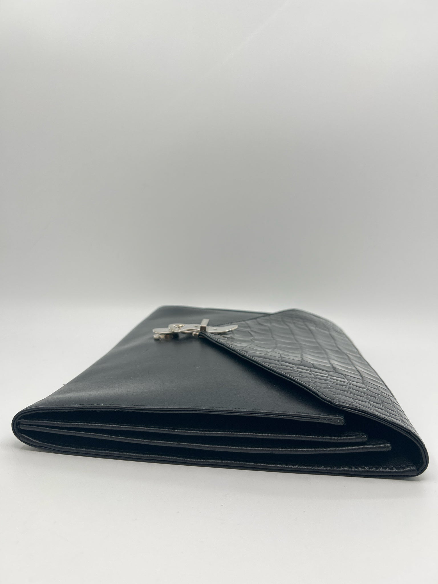 SALVATORE FERRAGAMO Black Women Clutch