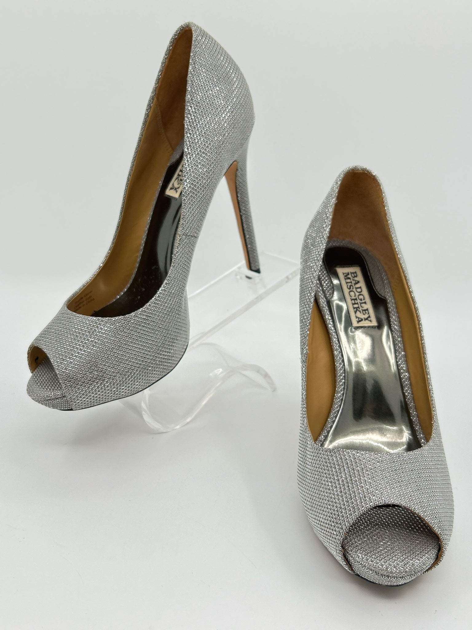 BADGLEY MISCHKA Size 8M Silver Women Pumps