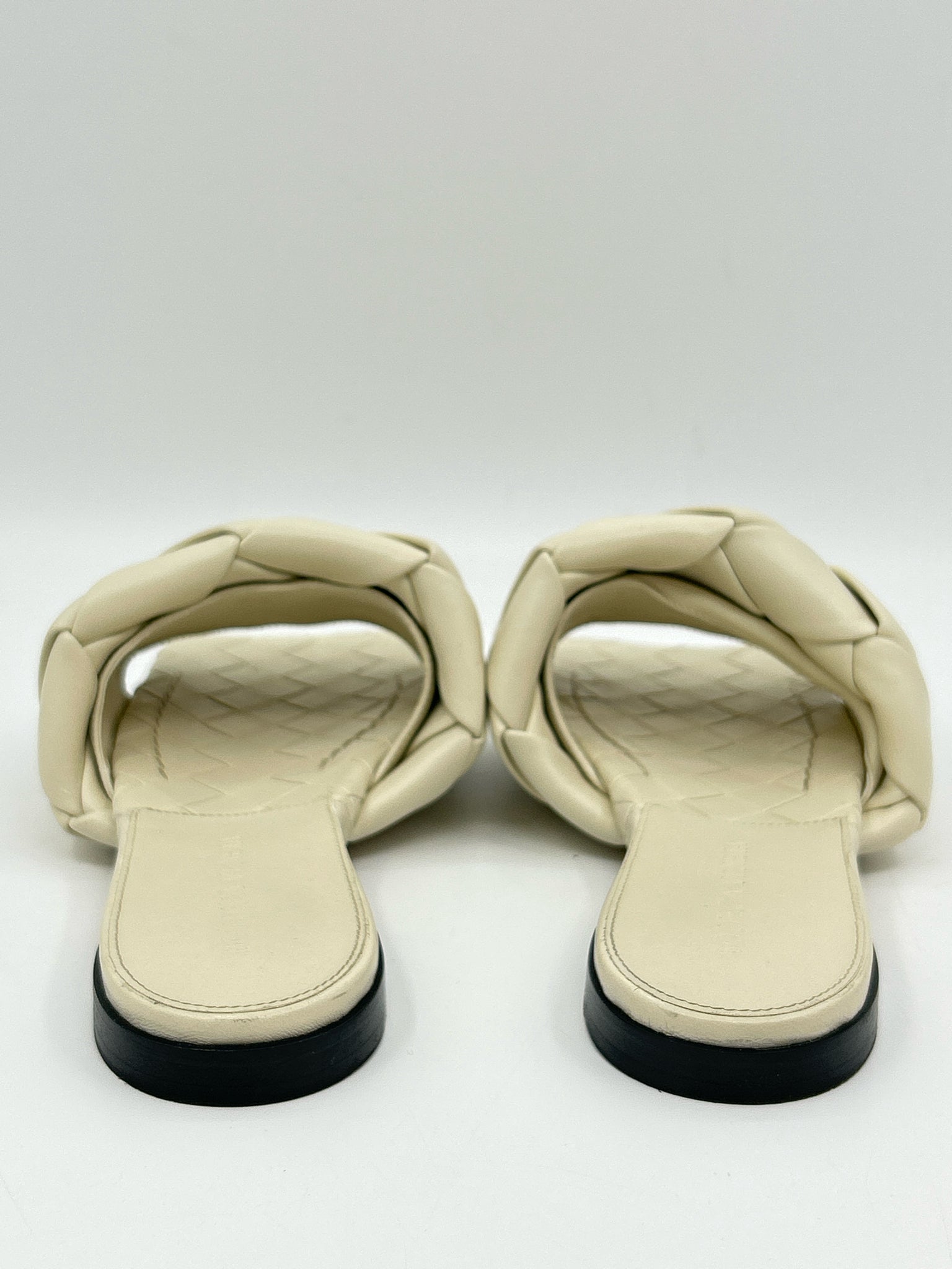 BOTTEGA VENETA Size 36/6 Cream Women Sandal