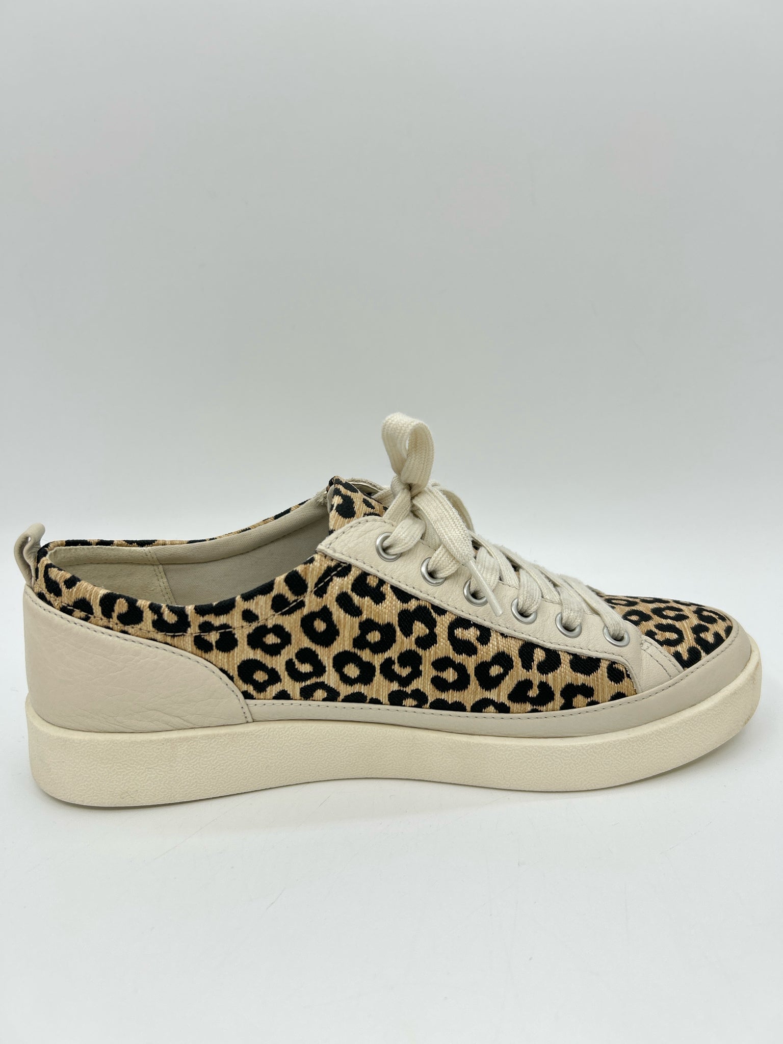 VIONIC Size 9 WHITE AND BEIGE Women Sneakers