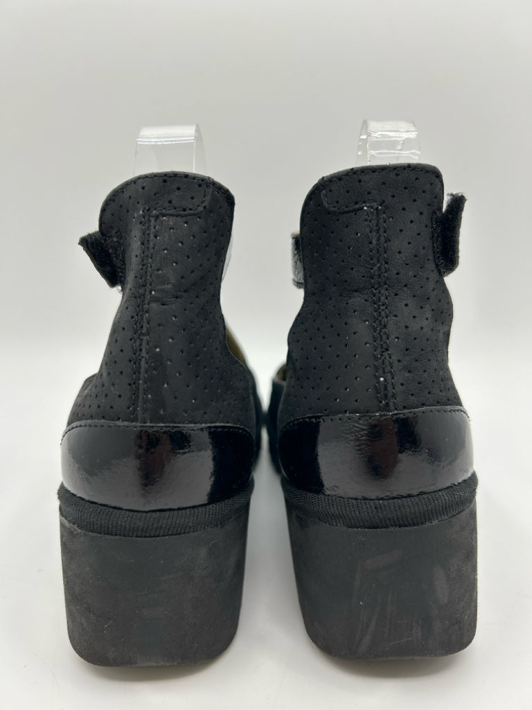 FLY LONDON Size 8/8.5 Black Shoes