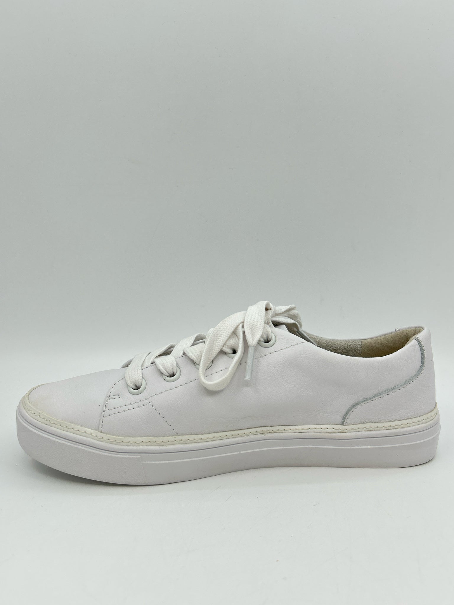 TOMS Size 8.5 White Women Sneakers
