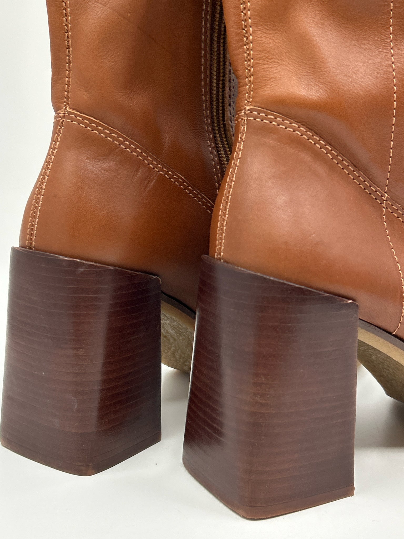 VINCE CAMUTO NWOB Size 9.5M COGNAC Women Boots