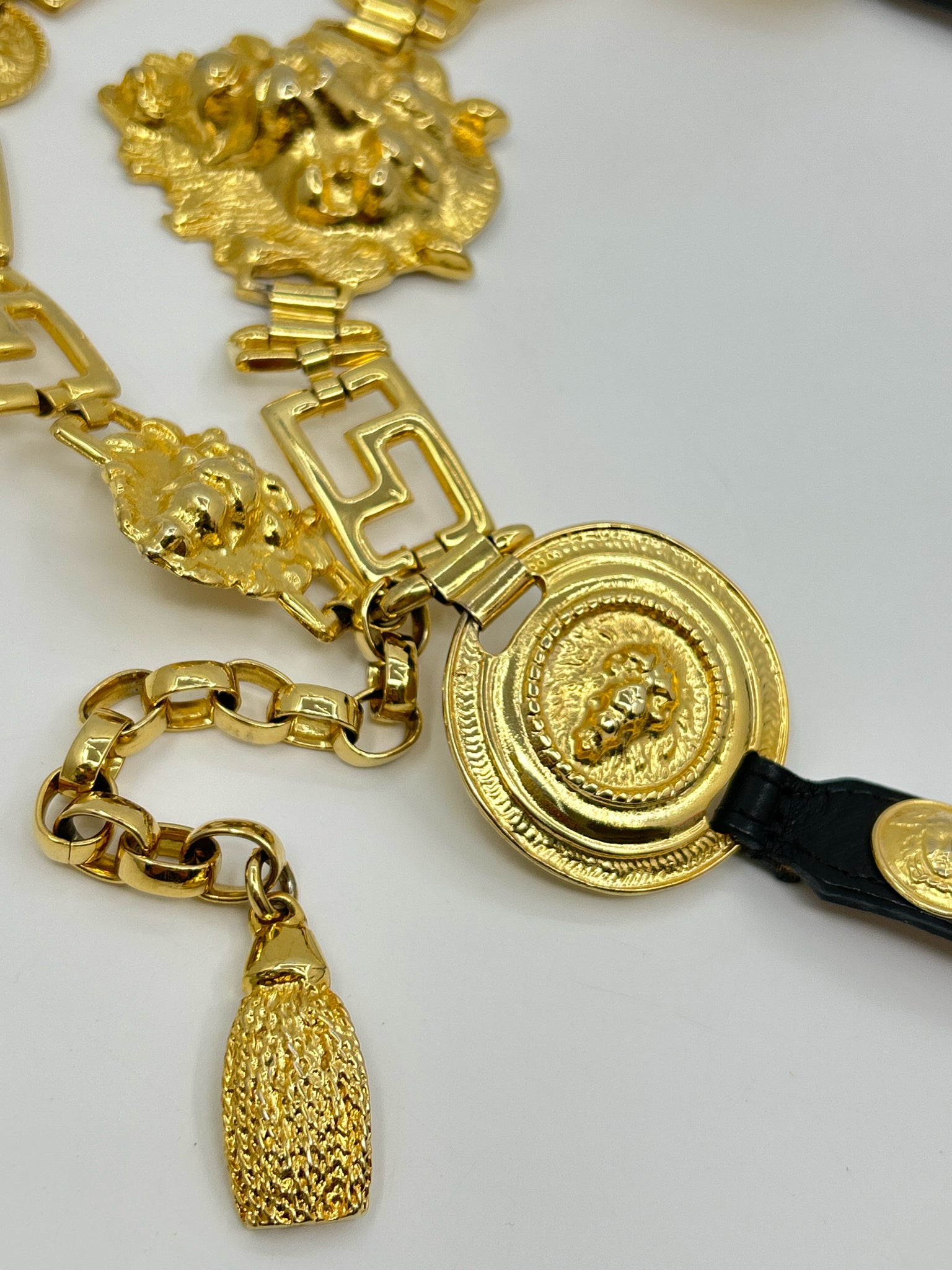 STREETS AHEAD BLACK AND GOLD Size XS/S Belt