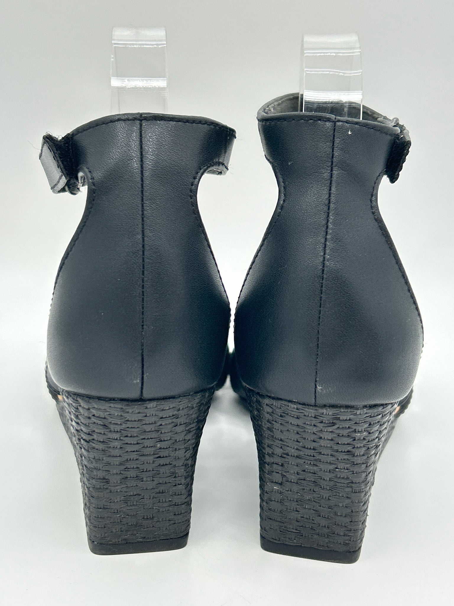 CLARKS COLLECTION Size 9M Black Women Sandal