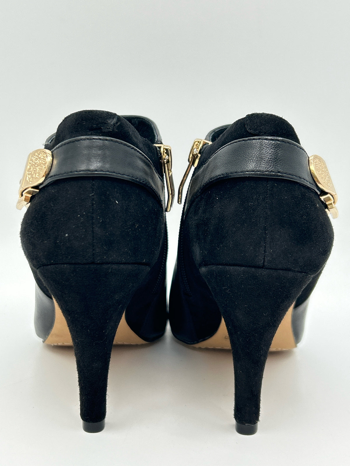 VINCE CAMUTO Size 7M Black Women Booties