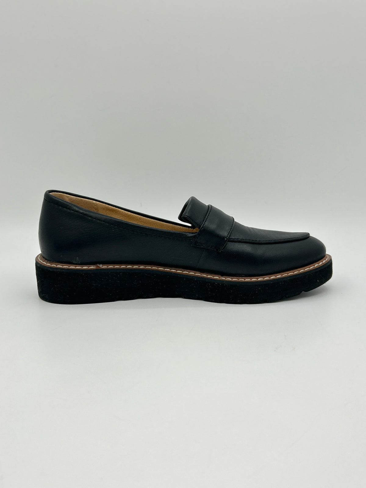 NATURALIZER Size 6.5M Black Women Loafer