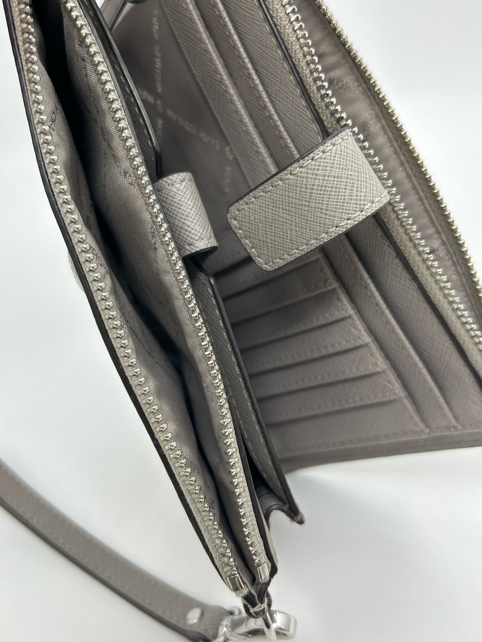 MICHAEL KORS Grey Women Wristlet