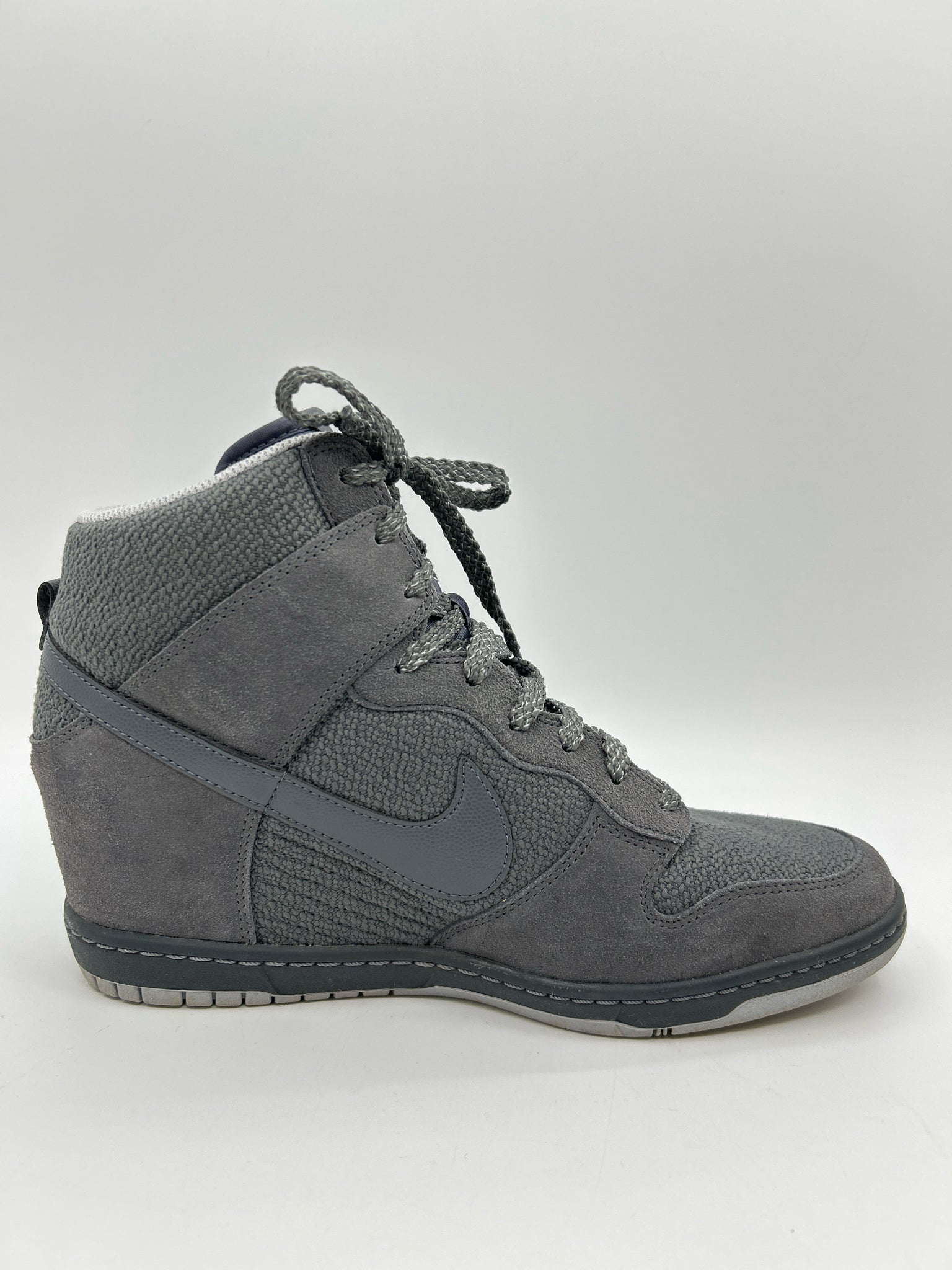 NIKE Size 10.5 Grey Women Sneakers