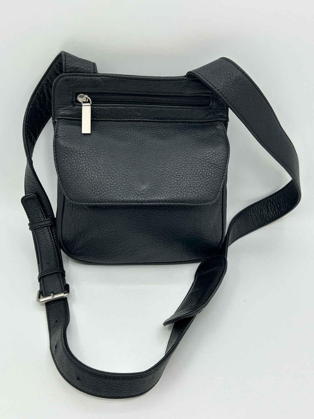 TRAVELSMITH Black Women Purse