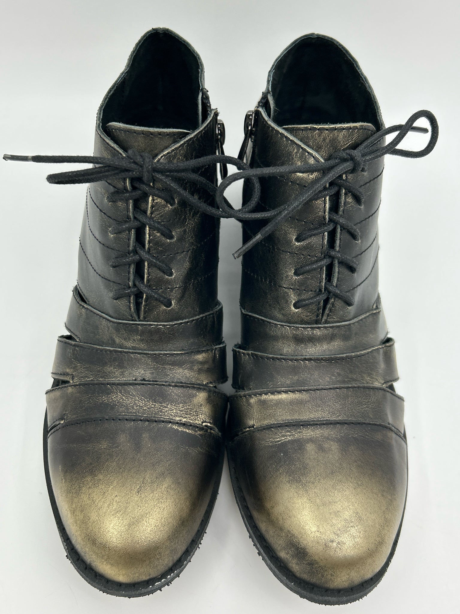 ANTELOPE Size 40 BLACK AND GOLD Women Booties