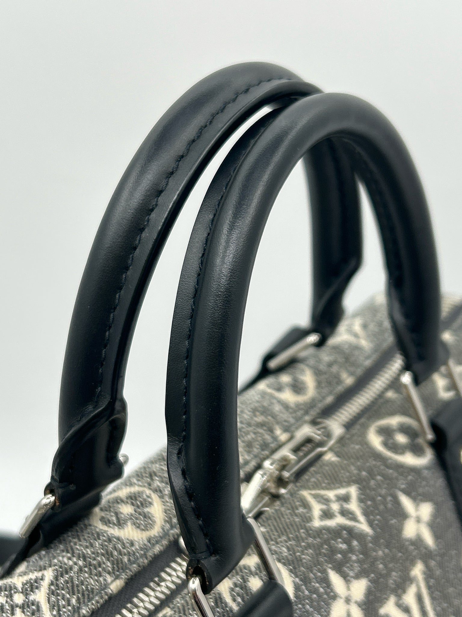 LOUIS VUITTON Black and White Women Purse