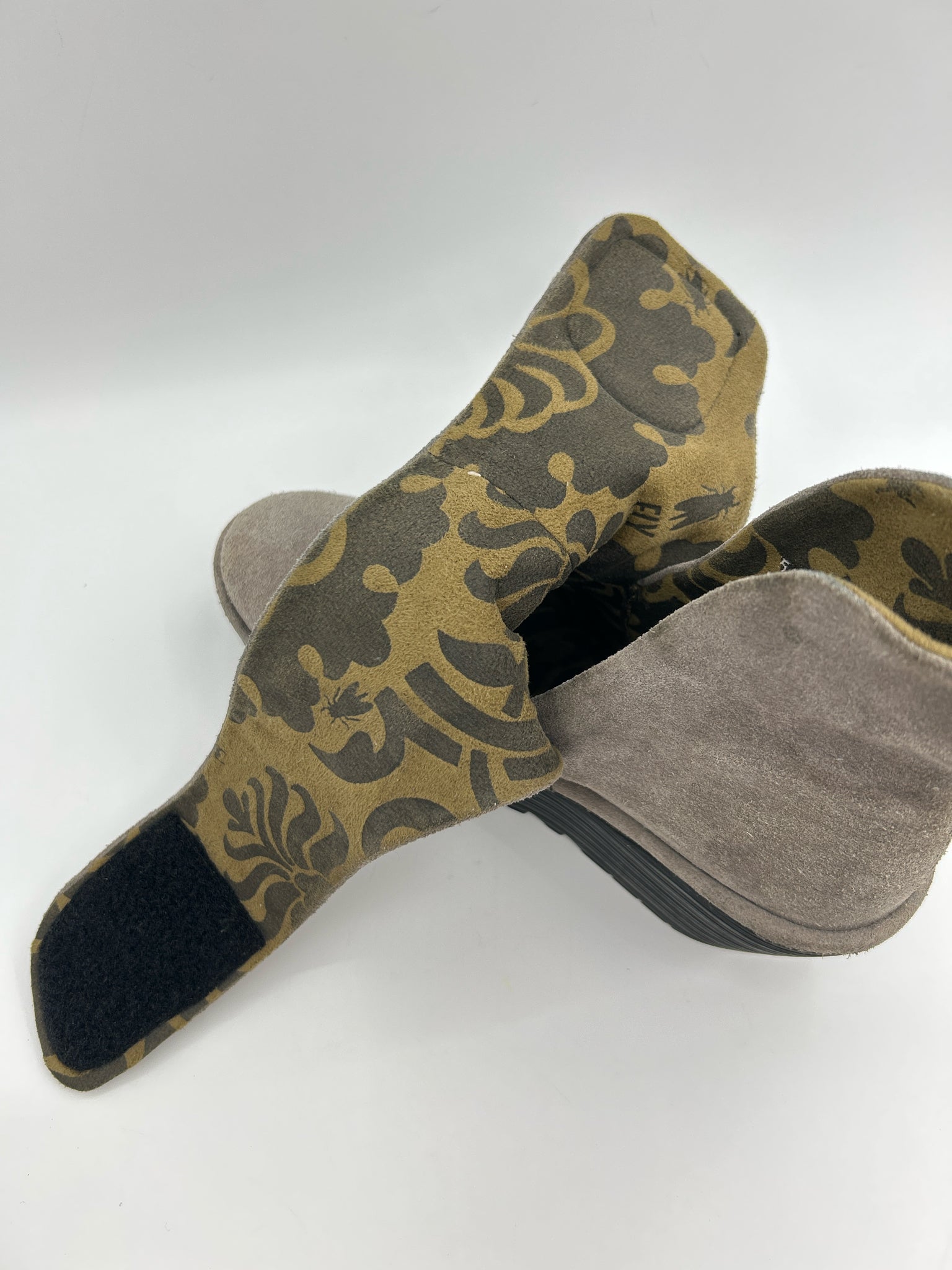 FLY LONDON Size 38 GRAY AND BLACK Women Booties