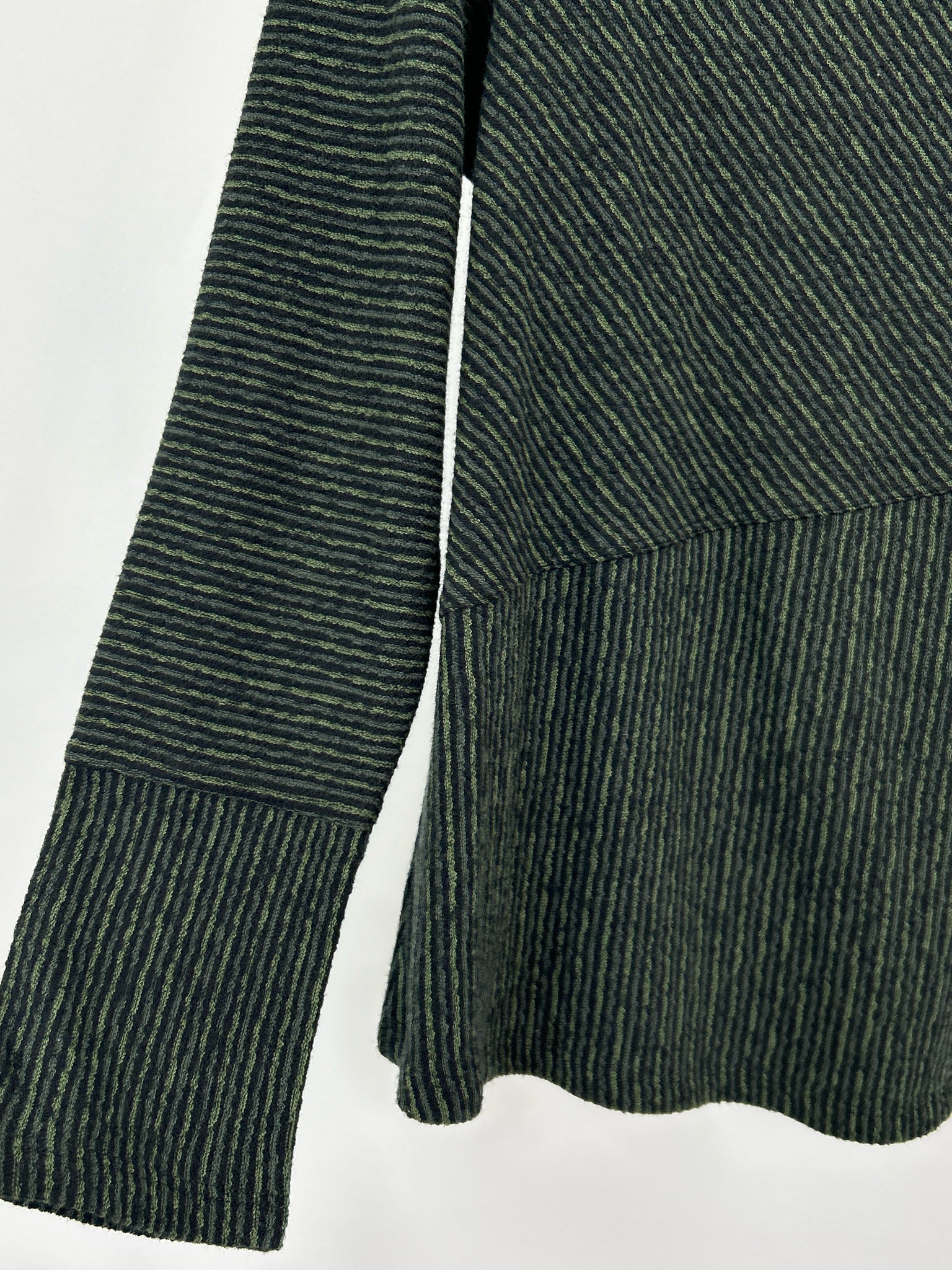 HABITAT Size S BLACK AND GREEN Women Top