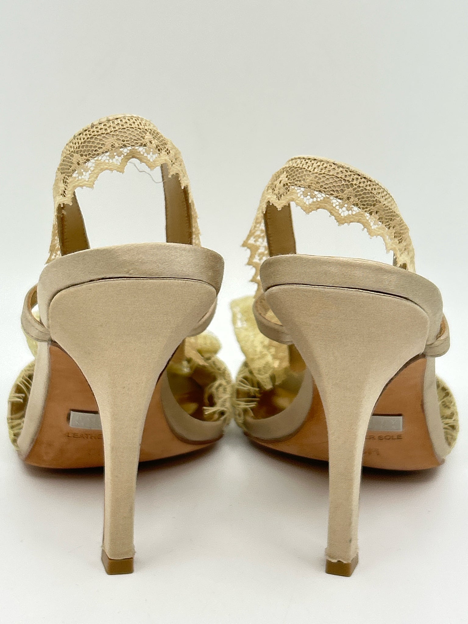 BADGLEY MISCHKA Size 8M Cream Women Sandal