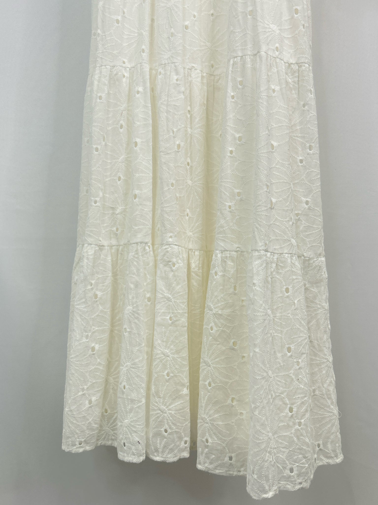 TCEC Size M White Women Dress