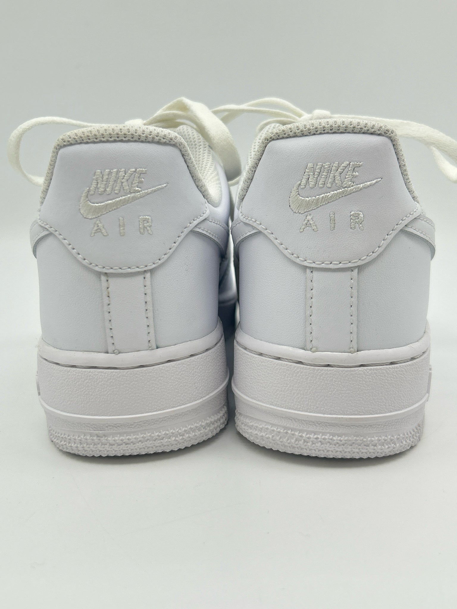NIKE Size 8.5 White Women Sneakers