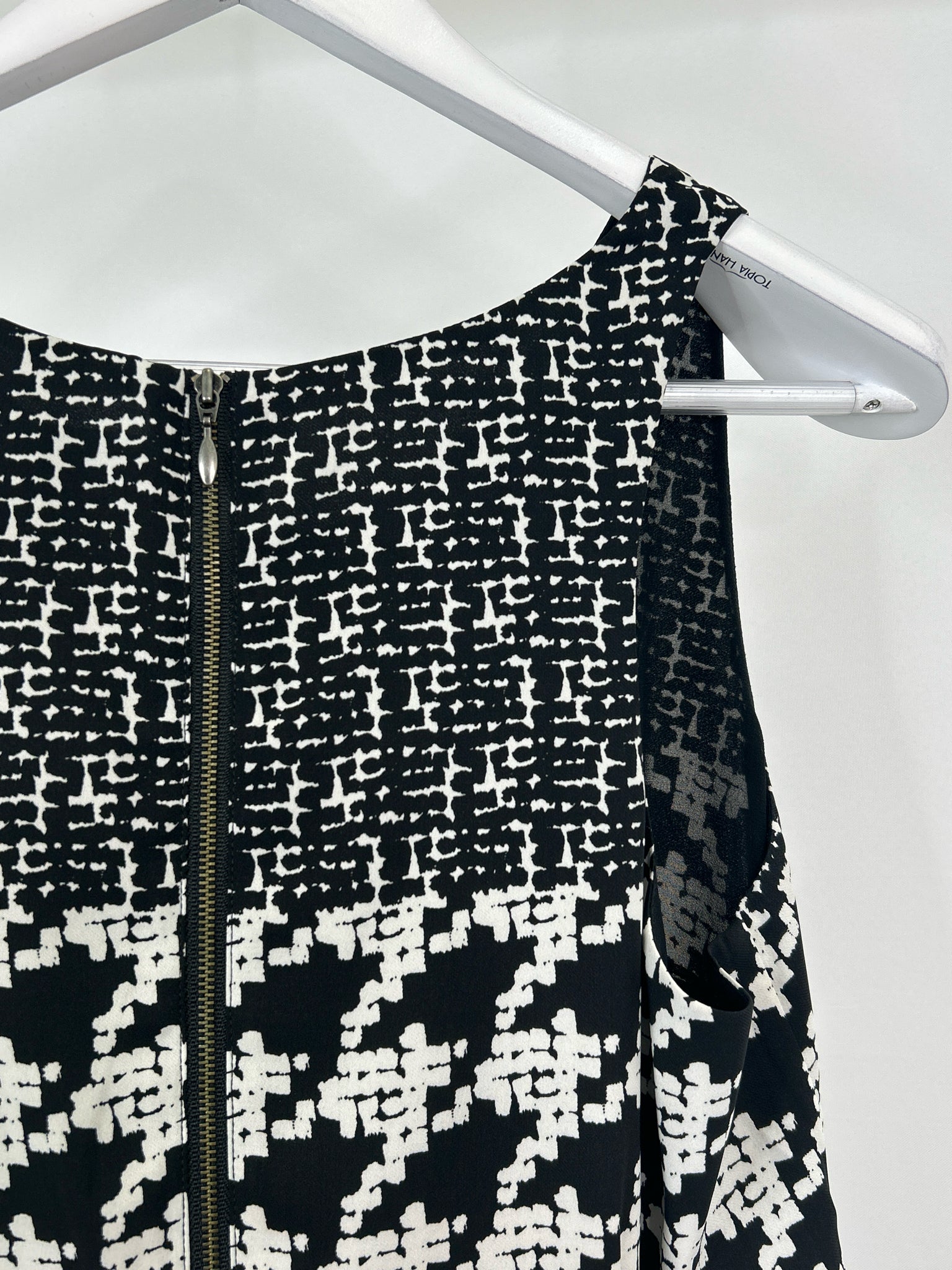 CABI Size M Black & White Women Top