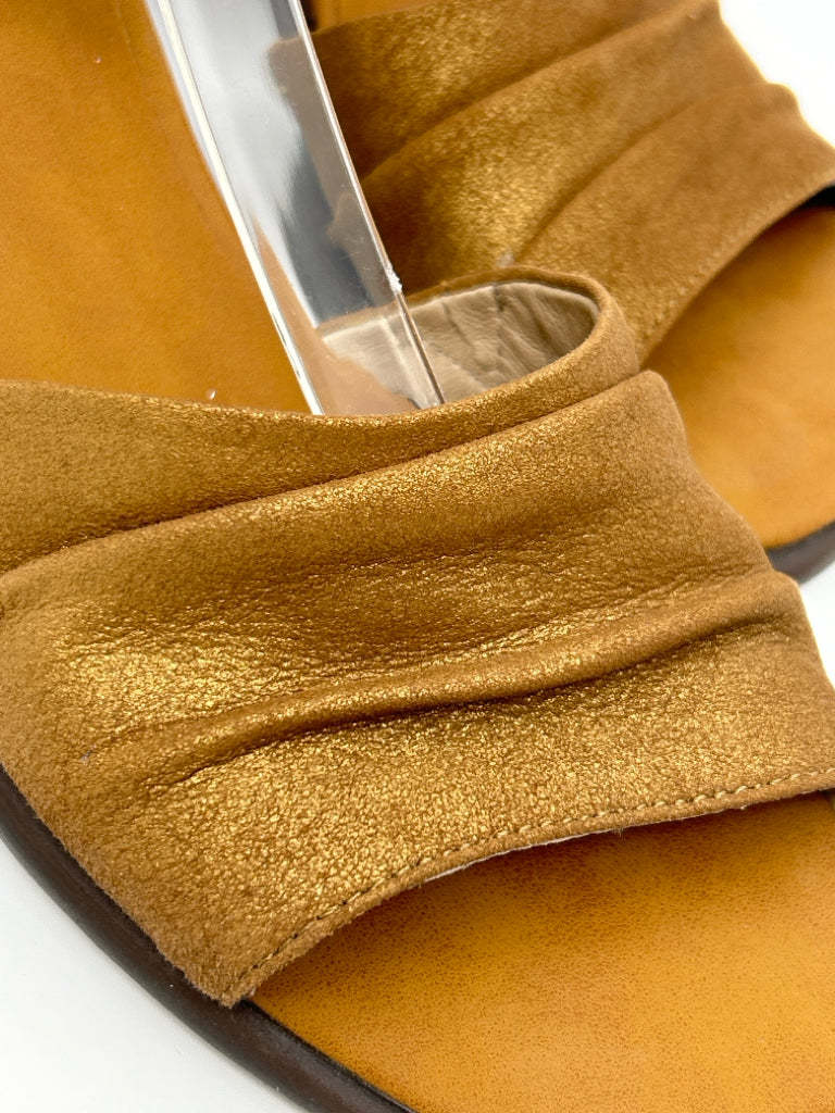 OTBT Size 10M Tan Women's Sandal