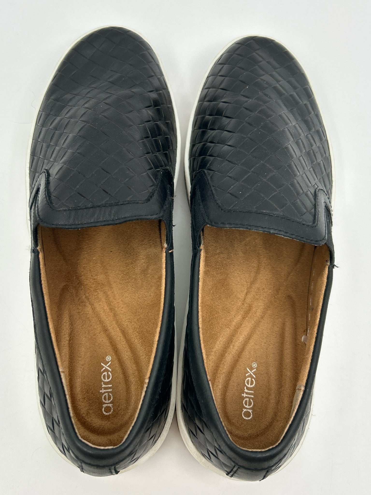 AETREX Size 8.5 Black Women Sneakers