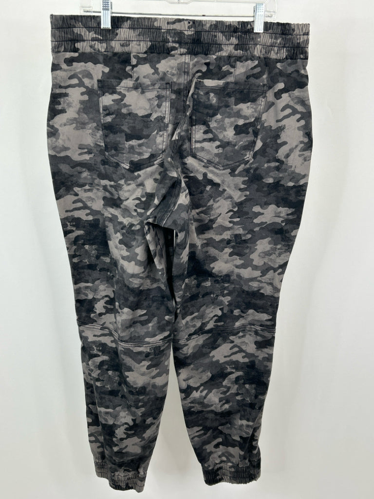 SPANX Women Size 2X Grey Camo Pants