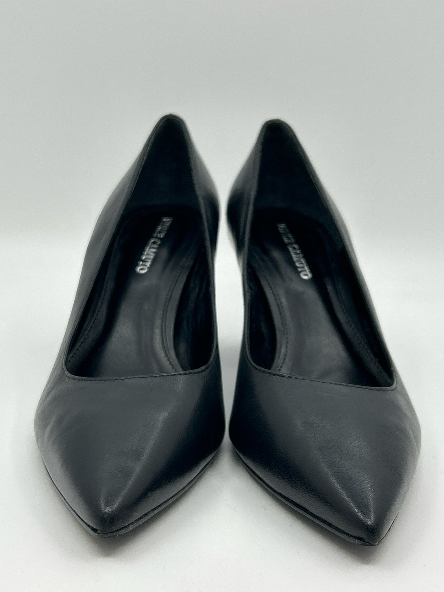 VINCE CAMUTO Size 6M Black Women Pumps