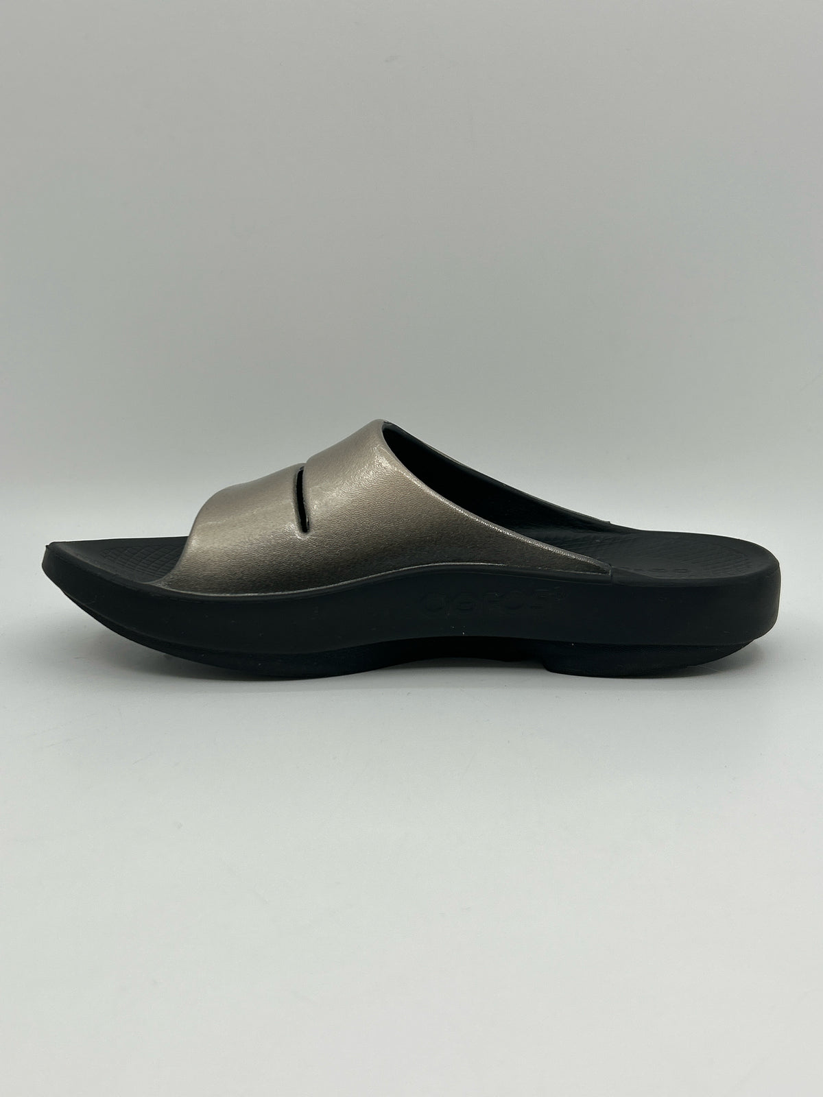 OOFOS Size 10 BRONZE Women Sandal