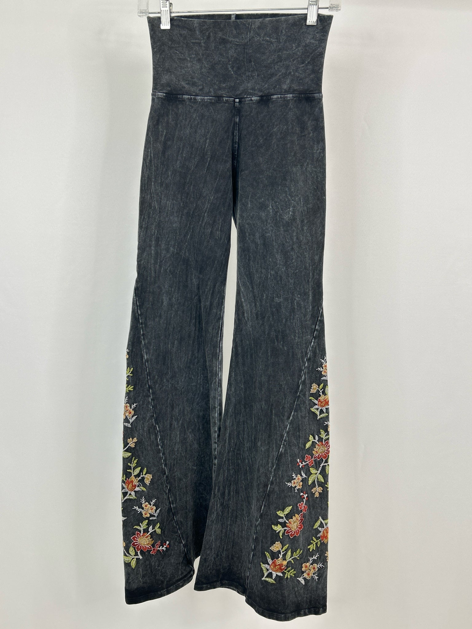 T PARTY Size S Black Women Pants
