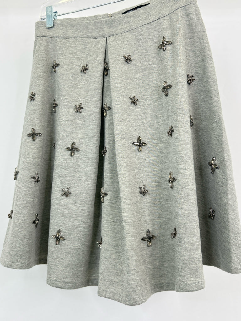 ROMEO & JULIET COUTURE Size M light grey Women's Skirt NWT