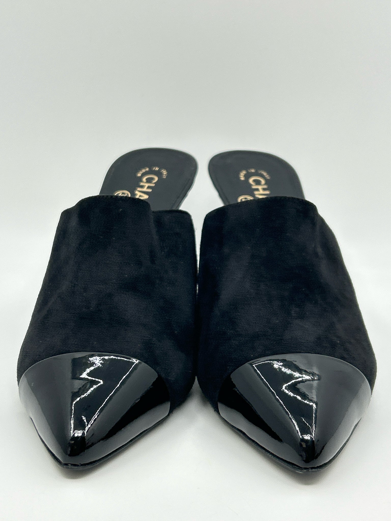 CHANEL Size 42 Black Women Pumps