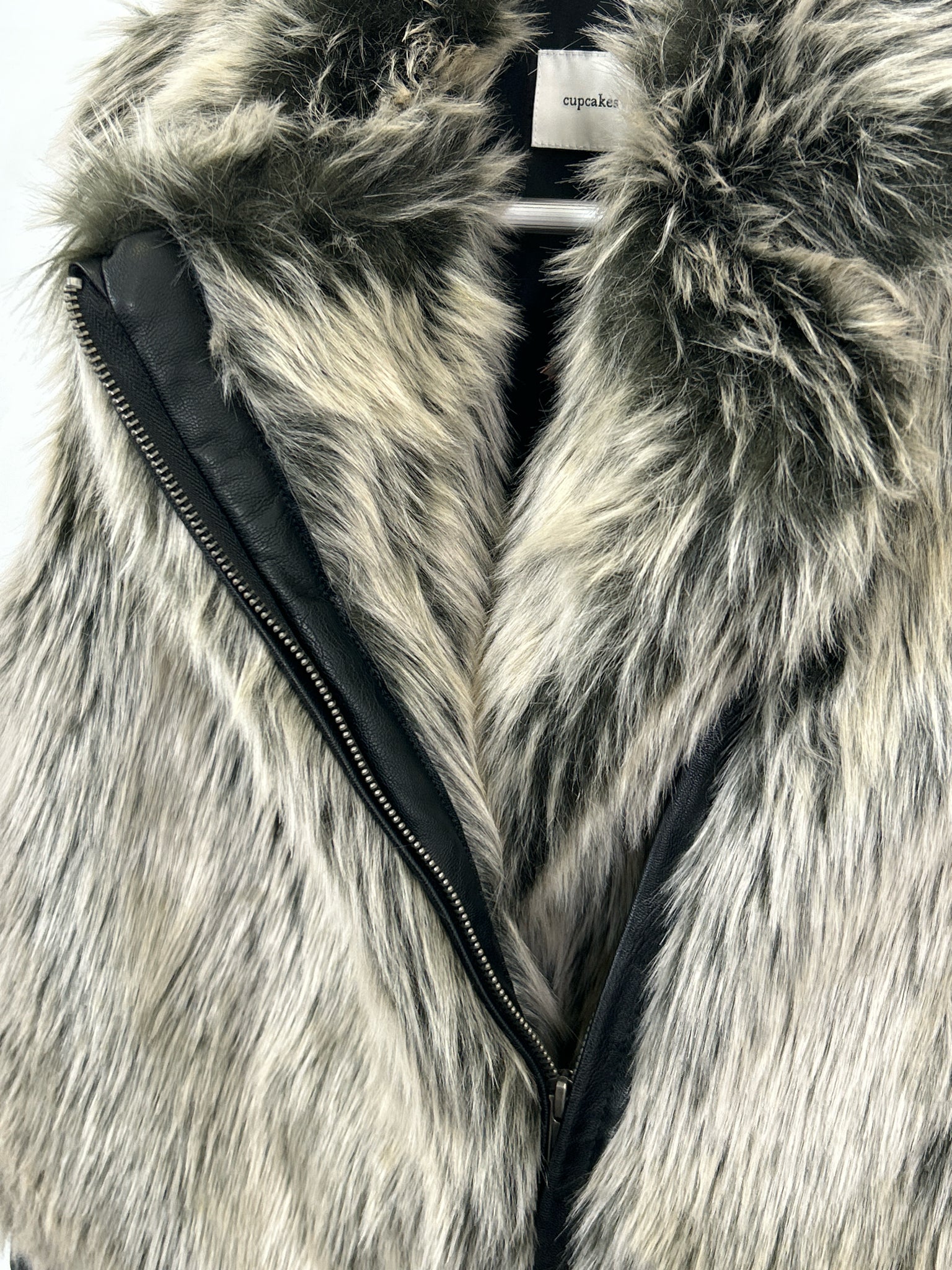 CUPCAKES & CASHMERE Size S BEIGE AND BLACK Women Vest