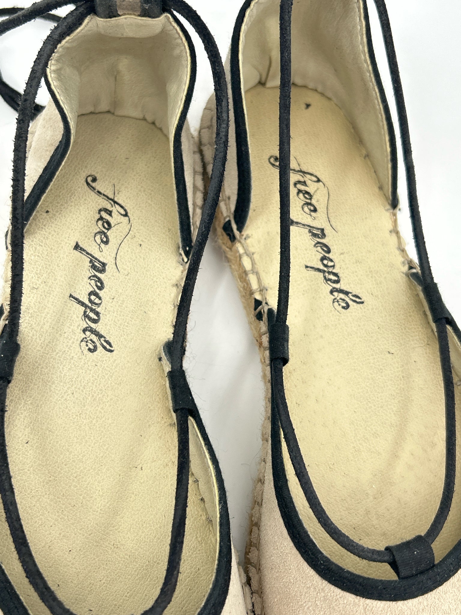 FREE PEOPLE Size 36/6 Beige Women Flats