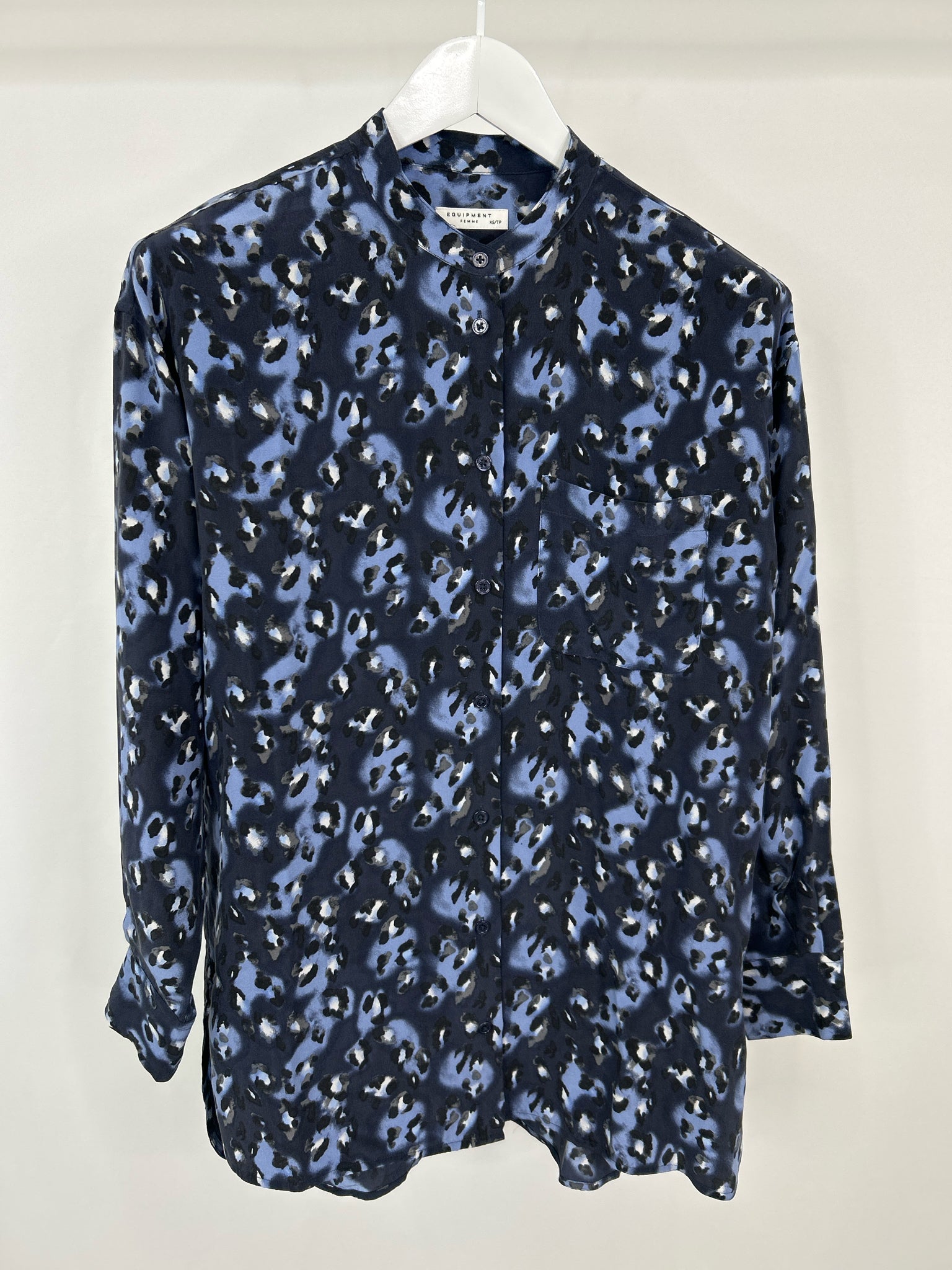 EQUIPMENT Size XS/TP Navy Print Women Blouse